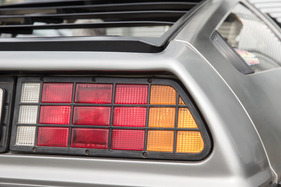 DeLorean DMC-12 (1981) - grossflächige, unterteilte Heckleuchten