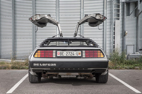 DeLorean DMC-12 (1981) - satte 1,98 Meter breit
