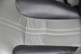 DeLorean DMC-12 (1981) - zweifarbiges Lederinterieur