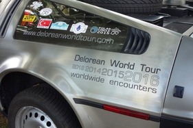 DeLorean DMC-12 (1982) , nicht nur zeitlich, sondern auch örtlich weit gereist – Classic Days Düsseldorf 2022