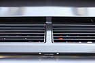 DeLorean DMC-12 "Manufaktur Marton" (1982) - die "Motorraum"-Abdeckung lässt Blicke auf die Batterietechnik zu