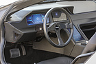 DeLorean DMC-12 "Manufaktur Marton" (1982) - drei verschiedene Screens informieren über Fahrdaten, Unterhaltungselektronik und Klimasteuerung