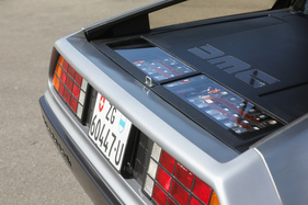 DeLorean DMC-12 "Manufaktur Marton" (1982) - schön adaptierte Heckabdeckung mit Einblick in die Batterietechnik