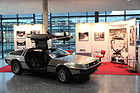 DeLorean DMC12 (1981) - hübsch eingerichtete Präsentation um den Edelstahl-Flügeltürer - an der Retro Classics Stuttgart 2013