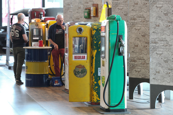 Dekor für die Garage - Tanksäulen - Swiss Classic World Luzern 2019