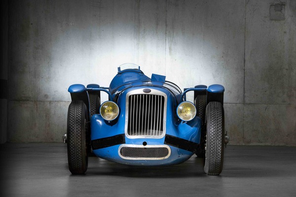 Image: Delage D6 3 liters compétition Grand Prix/Sport Biplace (1947) - offered as lot 362 at the auction "Les Grandes Marques du Monde au Grand Palais" by Bonhams on February 6, 2014