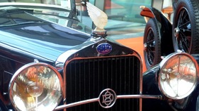 Delage D8 (1929) – die Skulptur "Victoire" von René Lalique als Kühlerfigur