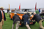 Delage D8 Figoni Cabriolet (1930) - der Wagen wird in Position geschoben - Pebble Beach 2012 (E1-05)
