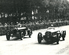 Delahaye 135 (1937) - Zwei Delahayes in Le Mans