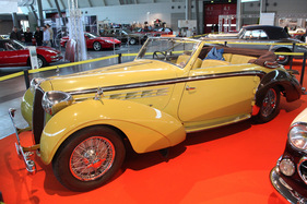 Delahaye 135 (1937) - mit zweifarbiger Cabriolet-Karosserie von Tüscher, 6 Zylinder, 3,5 Liter Hubraum, 110 PS - an der Retro Classics Stuttgart 2013)
