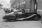 Delahaye 135 Coupé Figoni & Falaschi (1937) - parkiert am Strassenrand wie ein gewöhnliches Auto