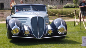 Delahaye 135 M Cabriolet Figoni & Falaschi (1937) – Frontansicht: Die schmale Spur wird geschickt kaschiert