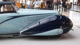Delahaye 135 M Cabriolet Figoni & Falaschi (1937) – Vorderkotflügel in Tropfenform und mit mit "french curves"