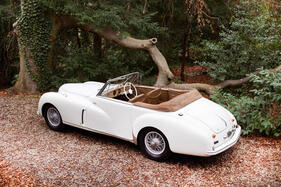 Delahaye 135 MS Cabriolet Köng (1946) – Der Luftauslass im Kotflügel ist das sportlichste Detail der ansonsten zurückhaltenden Formensprache Delahaye 135 MS Cabriolet Köng (1946) – Der Luftauslass im Kotflügel ist das sportlichste Detail der ansonsten zurückhaltenden Formensprache