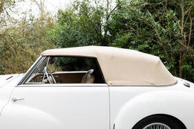 Delahaye 135 MS Cabriolet Köng (1946) – Ist das Verdeck oben, sitzen die hinteren Passagiere im Dunkeln