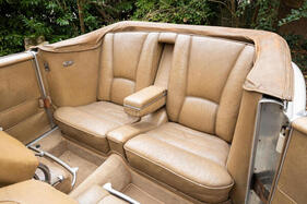 Delahaye 135 MS Cabriolet Köng (1946) – Modern: Rückbank mit Einzelsitzen und klappbarer Armlehne