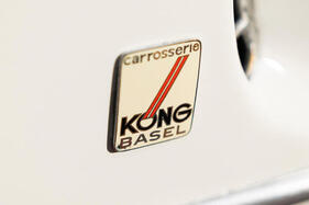 Delahaye 135 MS Cabriolet Köng (1946) – Plakette des Karosseriebauers mit einem letzten Hauch Art Déco