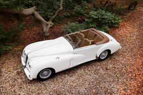 Delahaye 135 MS Cabriolet Köng (1946) – Plane Windschutzscheibe auf einer ansonsten stark gerundeten Karosserie Delahaye 135 MS Cabriolet Köng (1946) – Plane Windschutzscheibe auf einer ansonsten stark gerundeten Karosserie