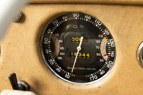 Delahaye 135 MS Cabriolet Köng (1946) – Tacho mit integrierten Temperaturanzeigen für Motoröl und Kühlwasser