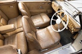 Delahaye 135 MS Cabriolet Köng (1946) – obwohl als Viersitzer deklariert, ist die Beinfreiheit hinten nicht gross