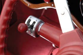 Delahaye 135 MS Competition Cabriolet by Figoni & Falaschi (1938) - Cortal-Vorwählgetriebe - Auto angeboten an der RM Auktion "Sporting Classics of Monaco Sale" 2010 Delahaye 135 MS Competition Cabriolet by Figoni & Falaschi (1938) - Cortal-Vorwählgetriebe - Auto angeboten an der RM Auktion "Sporting Classics of Monaco Sale" 2010