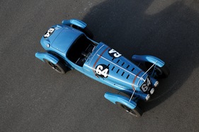 Vom Alltags-Kleinwagen bis zur Rennwagen-Legende - RM Versteigerung Paris 2014