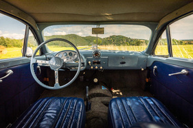 Delahaye 175 S Coach (1950) – Das Cockpit eines Rennwagens. Der Strom-Unterbruchschalter wurde in jüngeren Jahren nachgerüstet