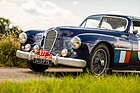 Delahaye 175 S Coach (1950) – Gespaltene Persönlichkeit: Lackierung der Carrera Panamericana, aber Rallyeschild der Rallye Monte-Carlo