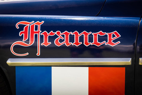 Delahaye 175 S Coach (1950) – Herkunftsland in gotischer Schrift auf dem vorderen Kotflügel