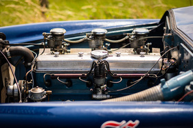 Delahaye 175 S Coach (1950) – In Reih und Glied: drei Fallstromvergaser vom Typ Solex 40 AiP