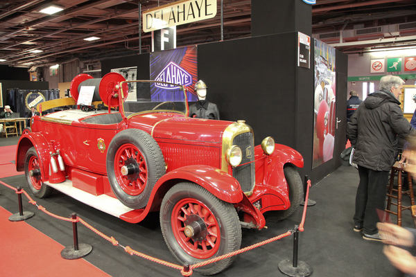 Delahaye Feuerwehr-Auto auf dem Clubstand - Rétromobile Paris 2017