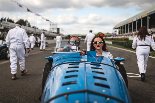 Demorunden mit adretter Begleitung - Goodwood Revival 2018