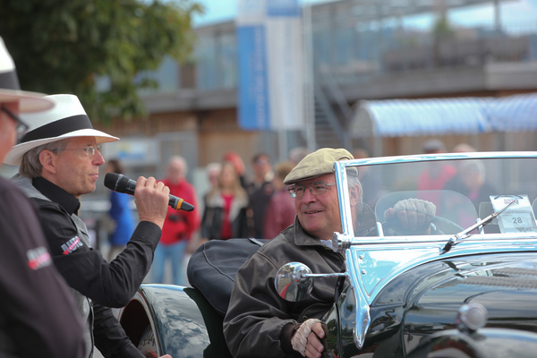 Bild Den Besitzern werden interessante Geschichten entlockt - Concours d'Excellence International Luzern 2017