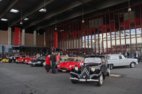 Den Dach als Schutz hätten diese Oldtimer gar nicht benötigt, das Wetter war so schön - an der Oldtimermesse St. Gallen