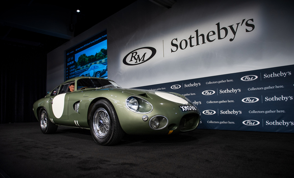 Bild Der Aston Martin DP215 von 1963 verfehlt die angepielten USD 20 Millionen nur knapp - RM/Sotheby's Versteigerung in Monterey 2018