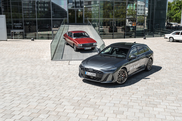 Bild: Der Audi C1, Begründer der Baureihe, trifft auf den Audi C9, den neuen Audi A6 Avant