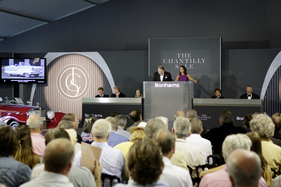 Der Auktionator an der Arbeit - Bonhams Chantilly Versteigerung am 3. September 2016 Der Auktionator an der Arbeit - Bonhams Chantilly Versteigerung am 3. September 2016