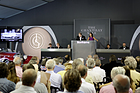 Bild: Der Auktionator an der Arbeit - Bonhams Chantilly Versteigerung am 3. September 2016
