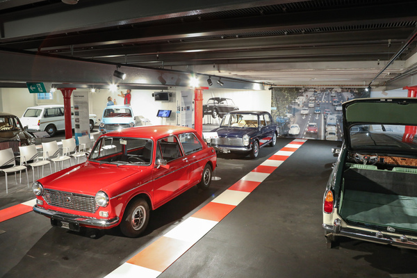 Der Ausstellungsbereich ist kompakt und übersichtlich, genau wie die Autos - Sonderschau "Tiny Great Cars" im Autobau