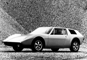 Der Autodesigner Albrecht Graf von Goertz kreierte seine eigene Vorstellung eines 914 - der 914/6 wurde auf dem Genfer Automobilsalon 1970 präsentiert Der Autodesigner Albrecht Graf von Goertz kreierte seine eigene Vorstellung eines 914 - der 914/6 wurde auf dem Genfer Automobilsalon 1970 präsentiert