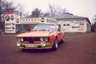 Der BMW 3.0 CSL von Dr. Demuth im Dezember 1973 vor Willi Martinis Betrieb am Nürburgring