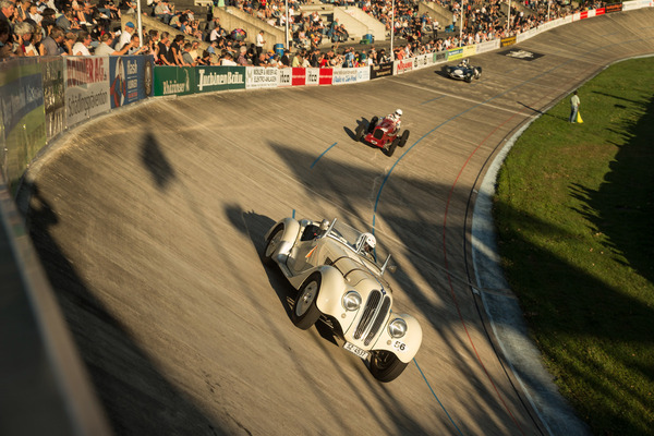 Der BMW 328 auf dem Weg von digitalen Daten …