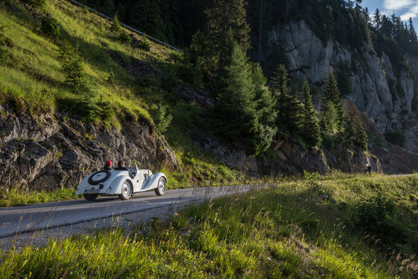 Bild: Der BMW 328 fuhr immer schön der Sonne entgegen.