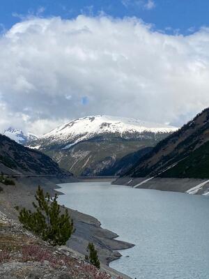 Der Blick auf die Stoppuhr ist bei einer Gleichmässigkeits-Rallye leider wichtiger als der Blick auf die Landschaft – Coppa delle Alpi 2024