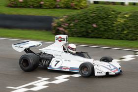 Der Brabham BT44B (1975) von Carlos Reutemann fuhr Demo-Läufe auf der Rennstrecke
