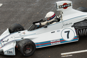 Der Brabham BT44B (1975) von Carlos Reutemann fuhr Demo-Läufe auf der Rennstrecke