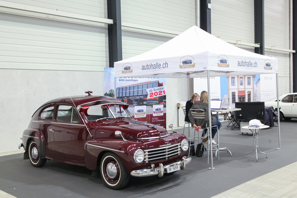 Der Buckel-Volvo wirbt für die Autohalle in Andelfingen - Swiss Classic World Luzern 2021