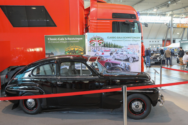 Der Buckel-Volvo wirbt für die Classic-Gala Schwetzingen - 24. Retro Classics Stuttgart 2025