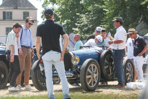 Der Bugatti 35 zieht das Interesse des Publikums auf sich - Concours d'Elégance Suisse Coppet 2022