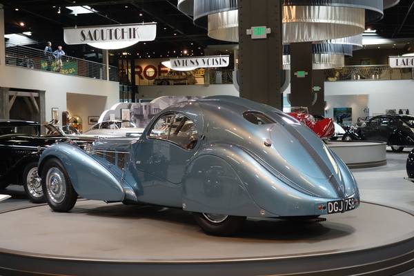 Bild: Der Bugatti T 57 SC Atlantic aus dem Jahr 1936 im Mullin Automotive Museum - eine wirkliche Ikone des Automobilbaus